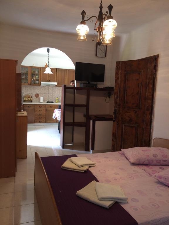 Apartmani Luiza Cres Exterior photo