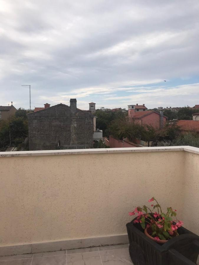 Apartmani Luiza Cres Exterior photo