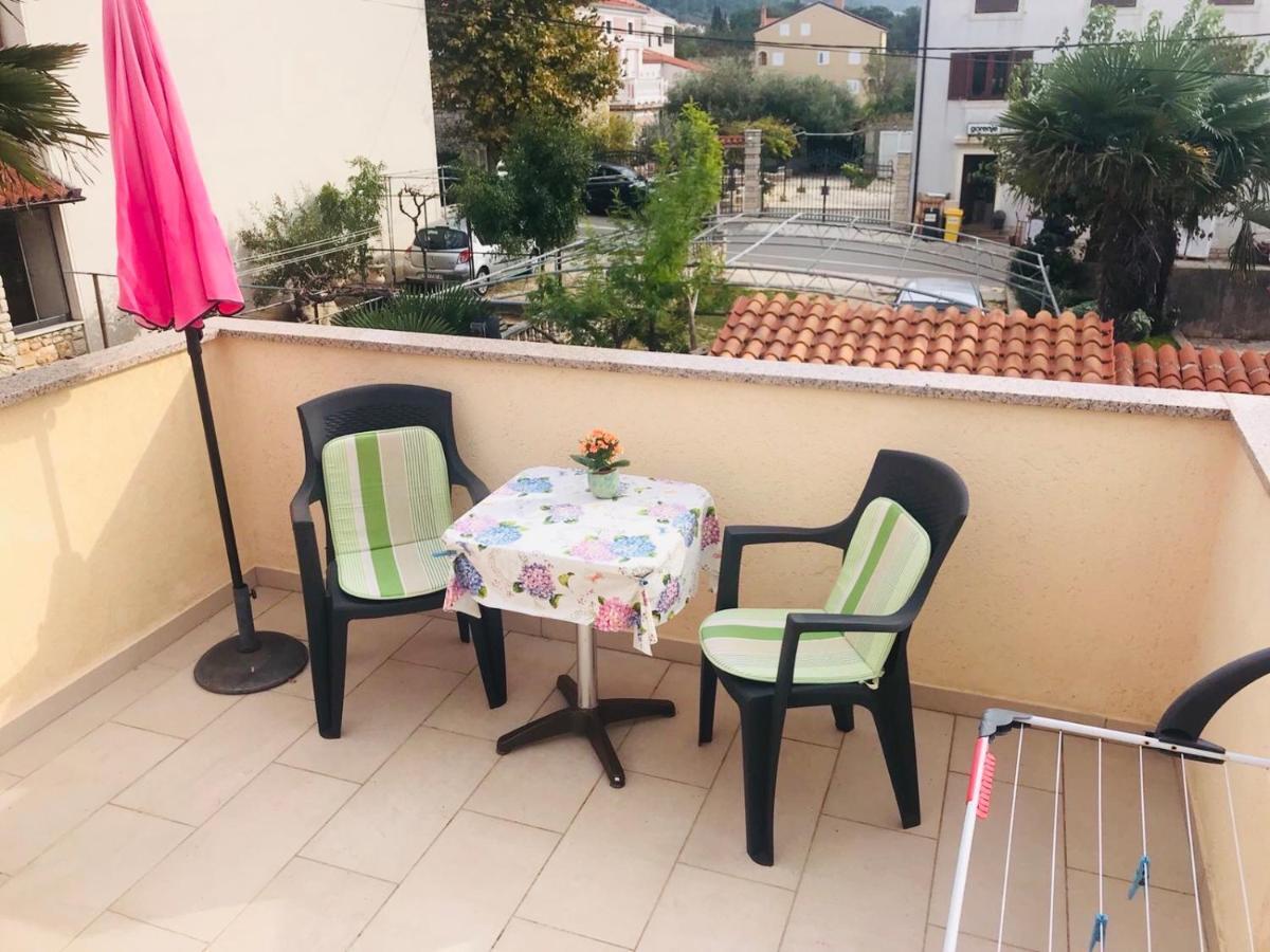 Apartmani Luiza Cres Exterior photo